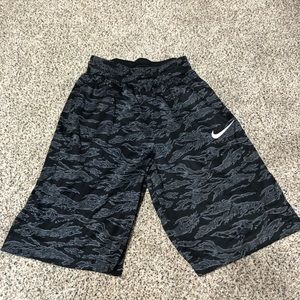 mens camo basketball shorts